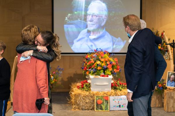 Kleurijk leven is kleurrijk afscheid nemen | 